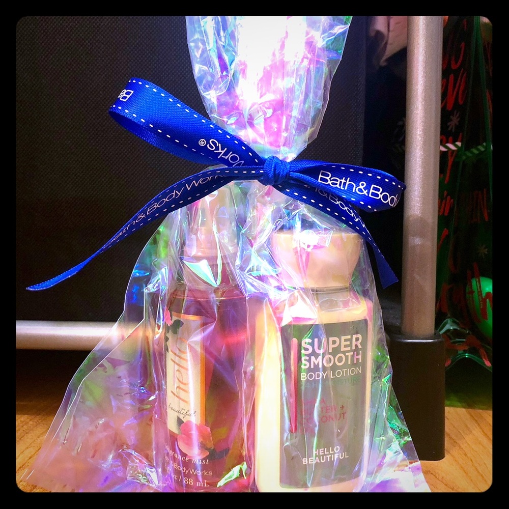 Bath and Body Works “Hello Beautiful” gift set